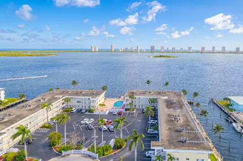 101 Doolen Ct #210, North Palm Beach, FL 33408