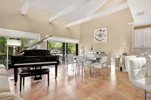 6890 Willow Wood Dr #206, Boca Raton, FL 33434
