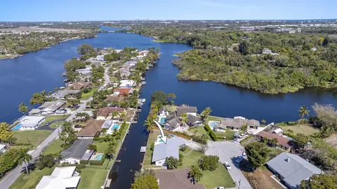 6797 Bayshore Dr, Lake Worth, FL 33462
