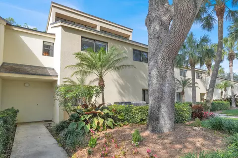 215 Oak Harbour Dr, Juno Beach, FL 33408
