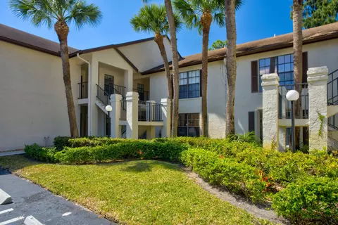 3237 Perimeter Dr #2512, Greenacres, FL 33467
