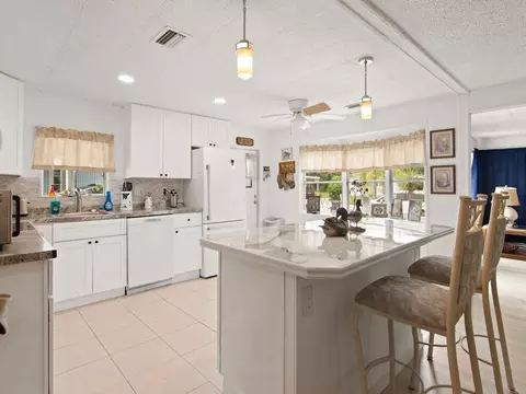 8 Brisa Ln, Port Saint Lucie, FL 34952