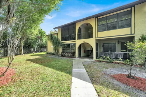 330 Pine Ridge Cir #B-2, Greenacres, FL 33463