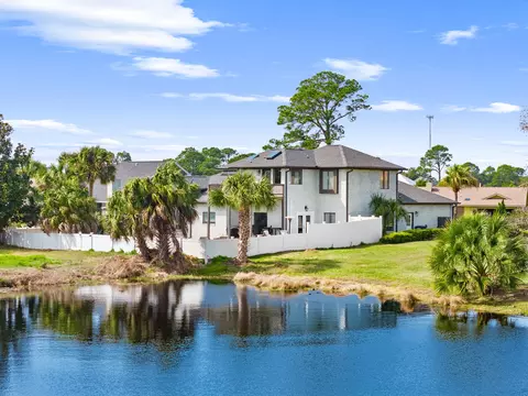 374 Wahoo Rd, Panama City Beach, FL 32408