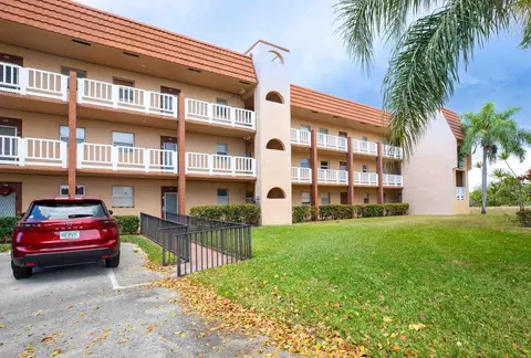 9041 Sunrise Lakes Blvd #111, Sunrise, FL 33322