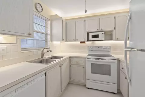 2600 SE Ocean Blvd #AA2, Stuart, FL 34996 photo 5