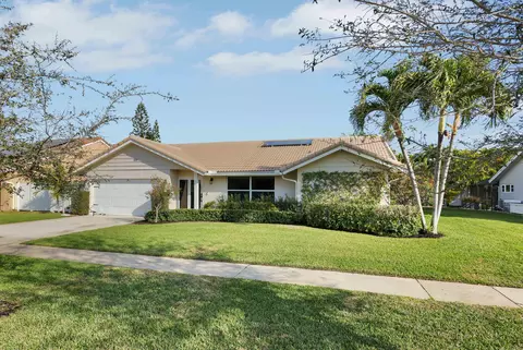 319 Sequoia Ln, Boca Raton, FL 33487