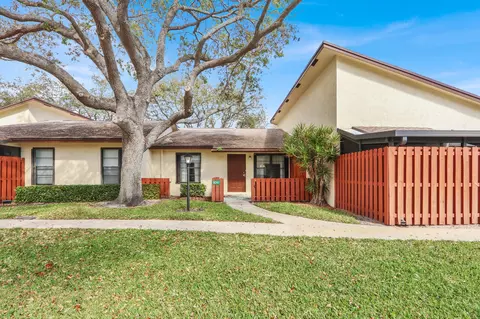 8091 SE Villa Cir, Hobe Sound, FL 33455