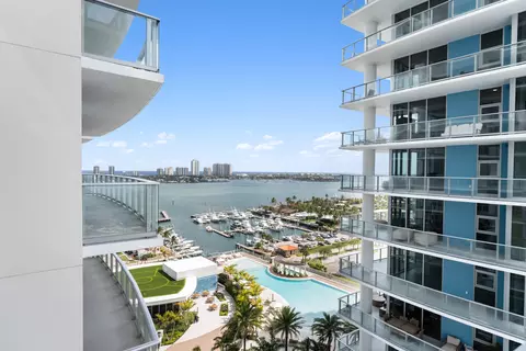220 Lake Shore Dr #1523, Lake Park, FL 33403