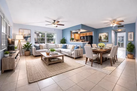 35 Sussex B, West Palm Beach, FL 33417