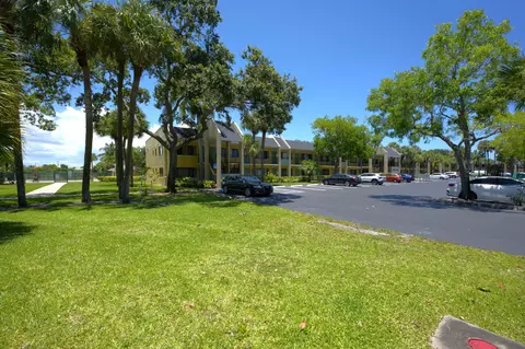 1509 Meadows Cir W, Boynton Beach, FL 33436
