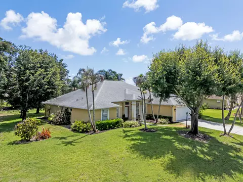 2017 SE Allamanda Dr, Port Saint Lucie, FL 34952