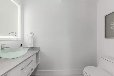 Bath - 4692 SE Manatee Way, Stuart, FL 34997 photo 2 of 5