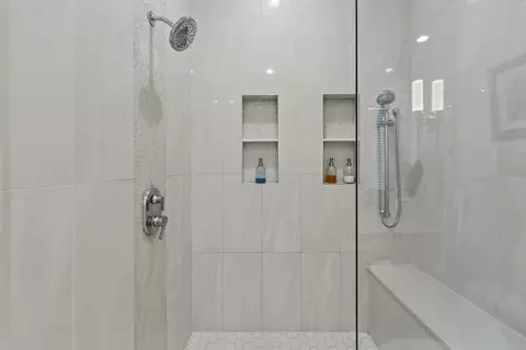 Bath - 4692 SE Manatee Way, Stuart, FL 34997 photo 4 of 5