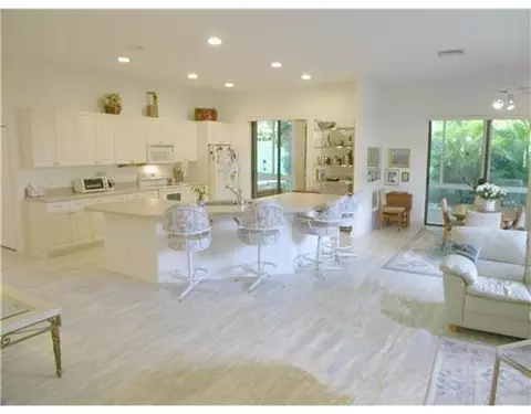 4995 Pine Tree Dr, Boynton Beach, FL 33436 photo 2
