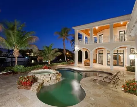 155 Commodore Dr, Jupiter, FL 33477 photo 2