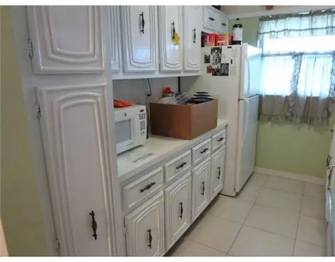 1047 E Circle Ter #B, Delray Beach, FL 33445 photo 6