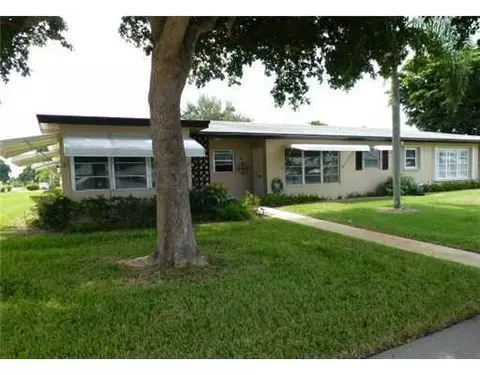1047 E Circle Ter #B, Delray Beach, FL 33445 photo 1