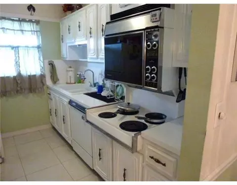 1047 E Circle Ter #B, Delray Beach, FL 33445 photo 7