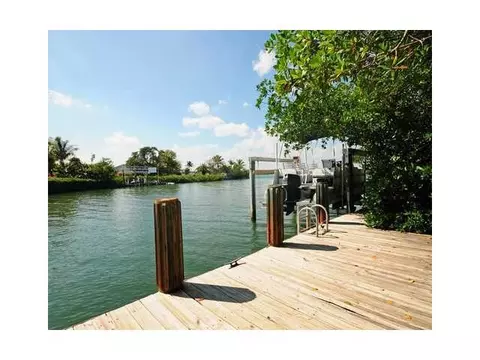 116 E Riverside Dr, Jupiter, FL 33469 photo 2