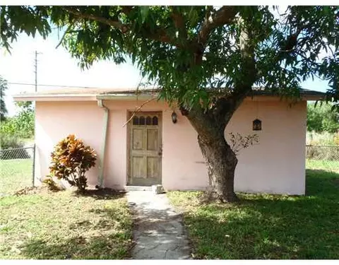 2413 SE Washington St, Stuart, FL 34997 photo 2