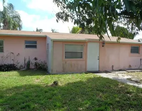 2413 SE Washington St, Stuart, FL 34997 photo 1