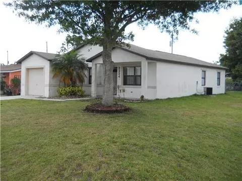 2224 SE Washington St, Stuart, FL 34997 photo 1