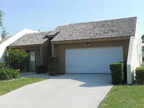 2852 SE Fairway, Stuart, FL 34997 photo 2