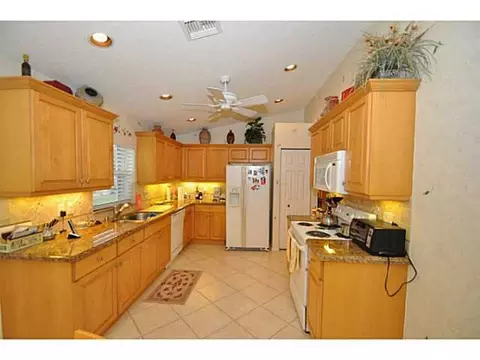 7673 Caprio Dr, Boynton Beach, FL 33472 photo 11