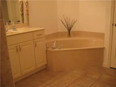 4651 SE Bridgetown Ct, Stuart, FL 34997 photo 9