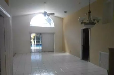 91 Maple Ln, Boynton Beach, FL 33436 photo 2