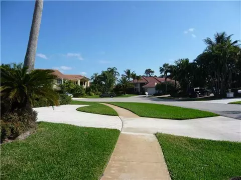 126 Olympus Cir, Jupiter, FL 33477 photo 2