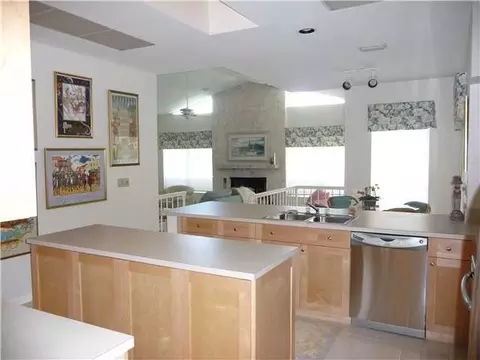 126 Olympus Cir, Jupiter, FL 33477 photo 4