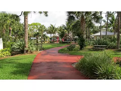 370 Oak, Jupiter, FL 33469 photo 2