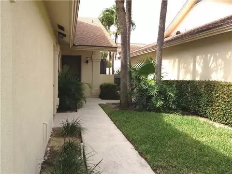 145 Harbourside Cir, Jupiter, FL 33477 photo 2