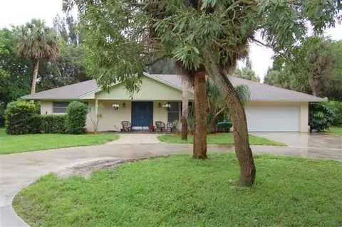 2082 SE Riverside Dr, Stuart, FL 34996 photo 1