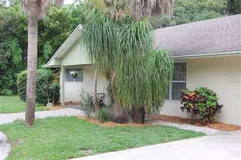 2082 SE Riverside Dr, Stuart, FL 34996 photo 4
