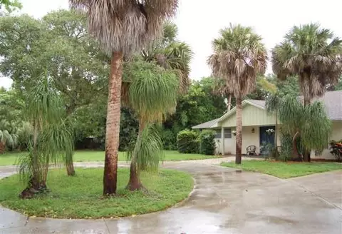 2082 SE Riverside Dr, Stuart, FL 34996 photo 2