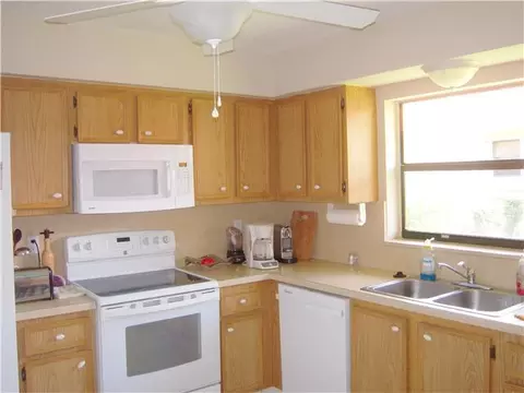 4635 Apple Tree Cir #B, Boynton Beach, FL 33436 photo 2