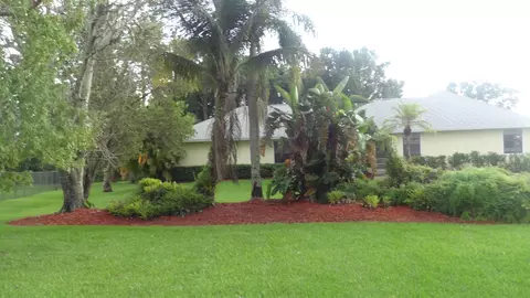 1040 SE Buttonwood Cir, Stuart, FL 34997 photo 2