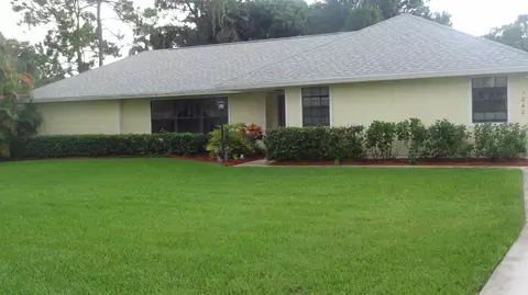 1040 SE Buttonwood Cir, Stuart, FL 34997 photo 1