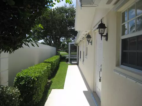 1012 SW Tamarrow Pl, Stuart, FL 34997 photo 2