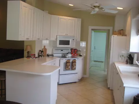 1012 SW Tamarrow Pl, Stuart, FL 34997 photo 4