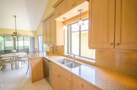 122 Seashore Dr, Jupiter, FL 33477 photo 9