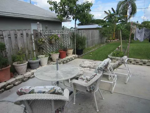 2327 SE Harrison St, Stuart, FL 34997 photo 4