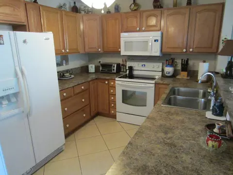 2327 SE Harrison St, Stuart, FL 34997 photo 6