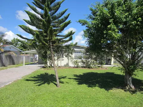 2357 SE Harrison St, Stuart, FL 34997 photo 4