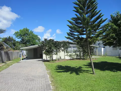 2357 SE Harrison St, Stuart, FL 34997 photo 2