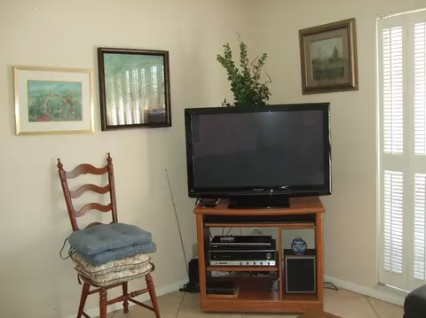 461 Forestview Dr, Atlantis, FL 33462 photo 10