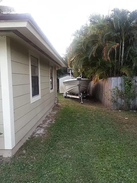 906 Elm Cir, Jupiter, FL 33458 photo 2